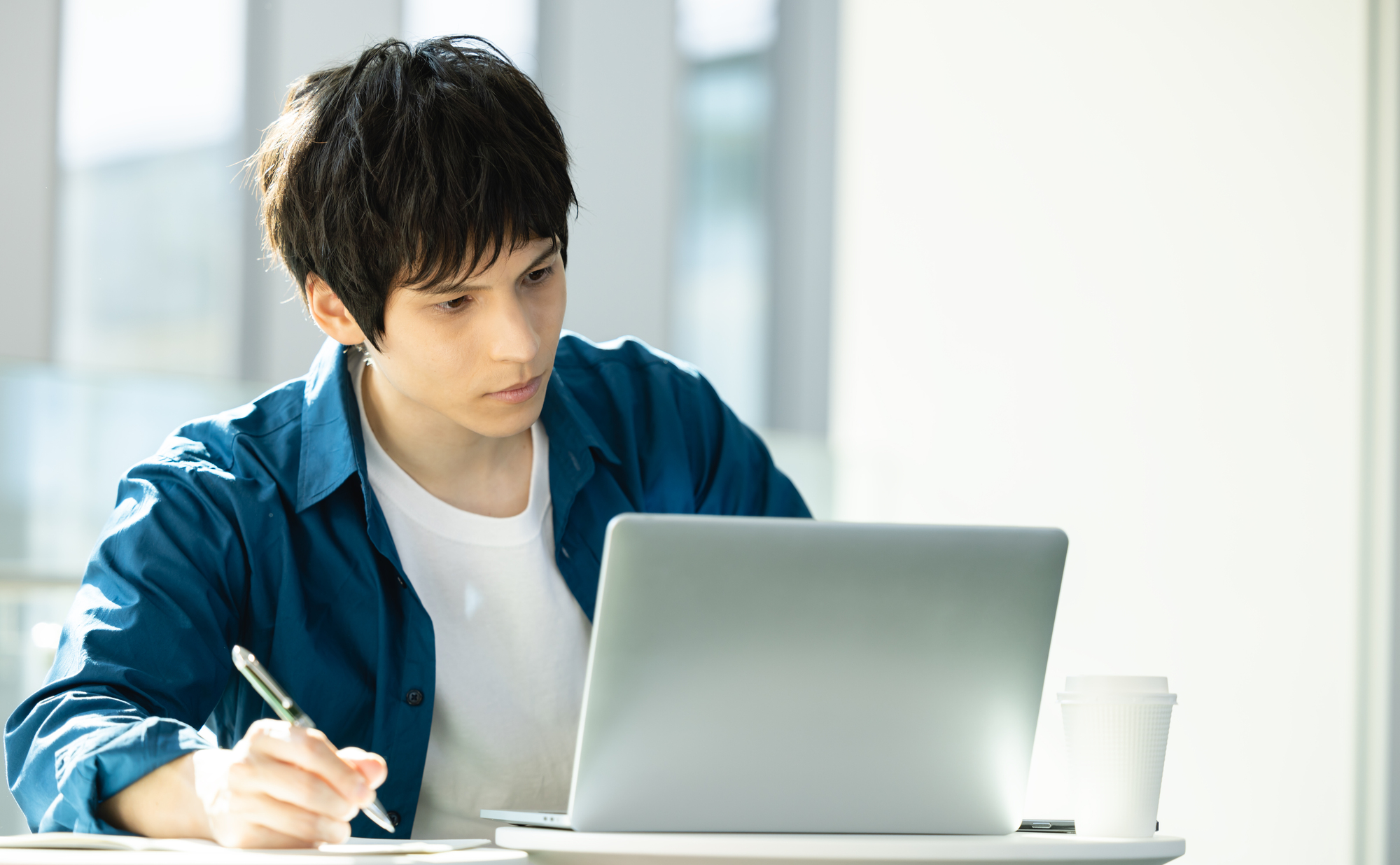 傷病手当金の受給中に収入を得るなら不労所得がおすすめ
