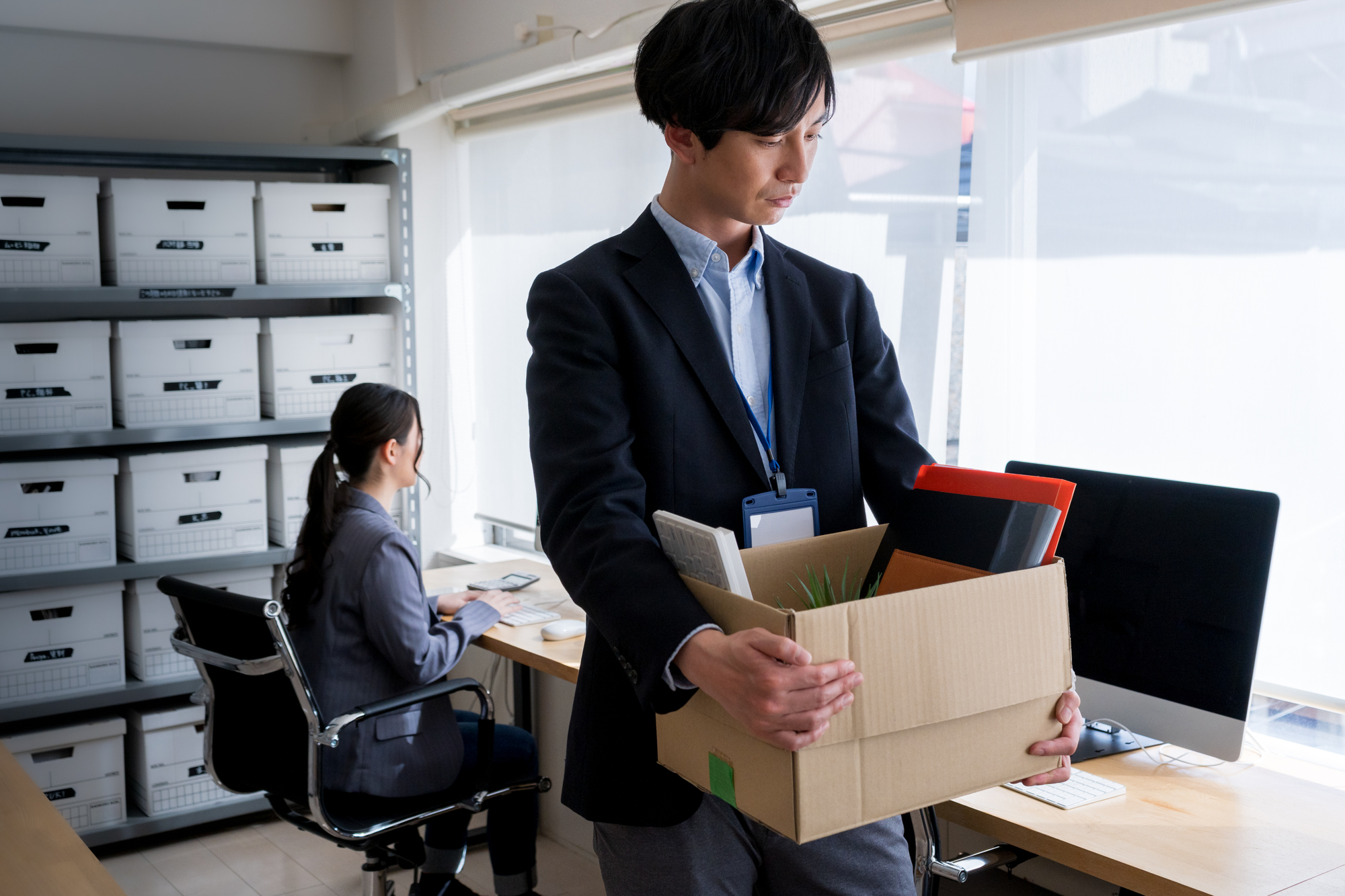 諭旨解雇にて会社を去る男性