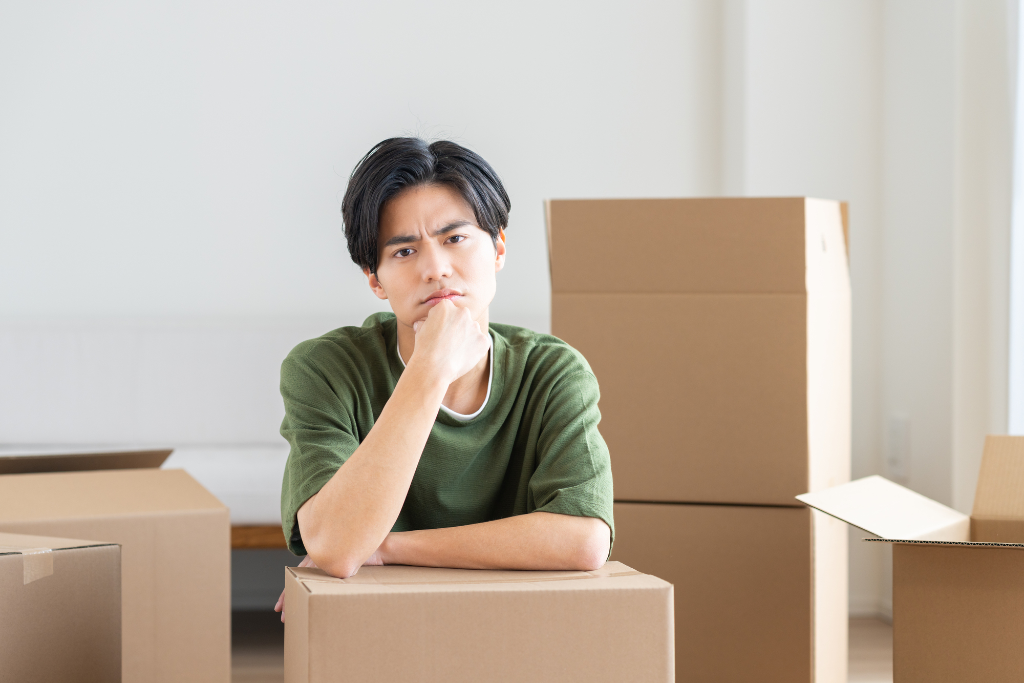 退職を機に引っ越しをする男性