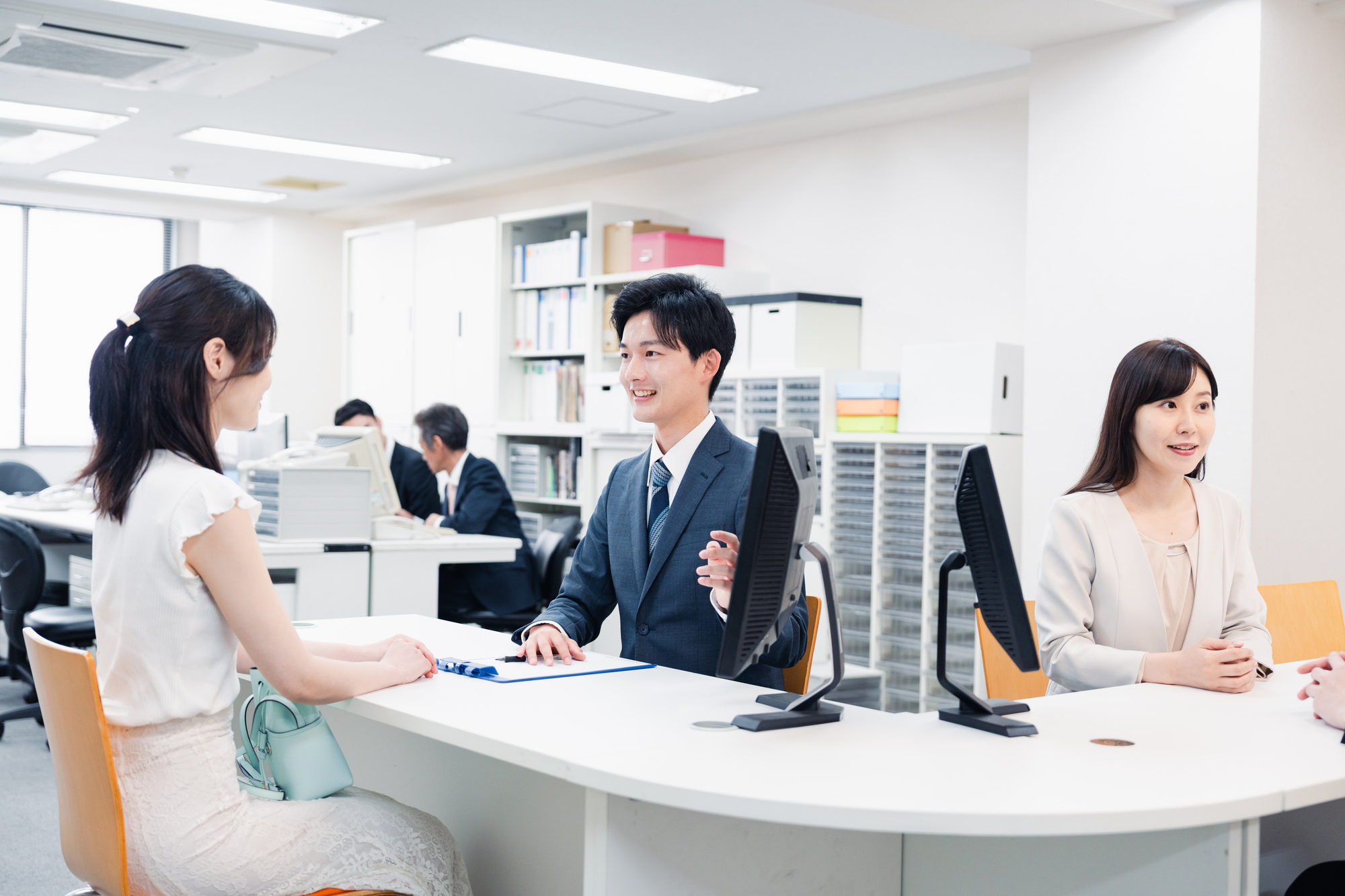 ハローワークでの失業保険手続きの様子