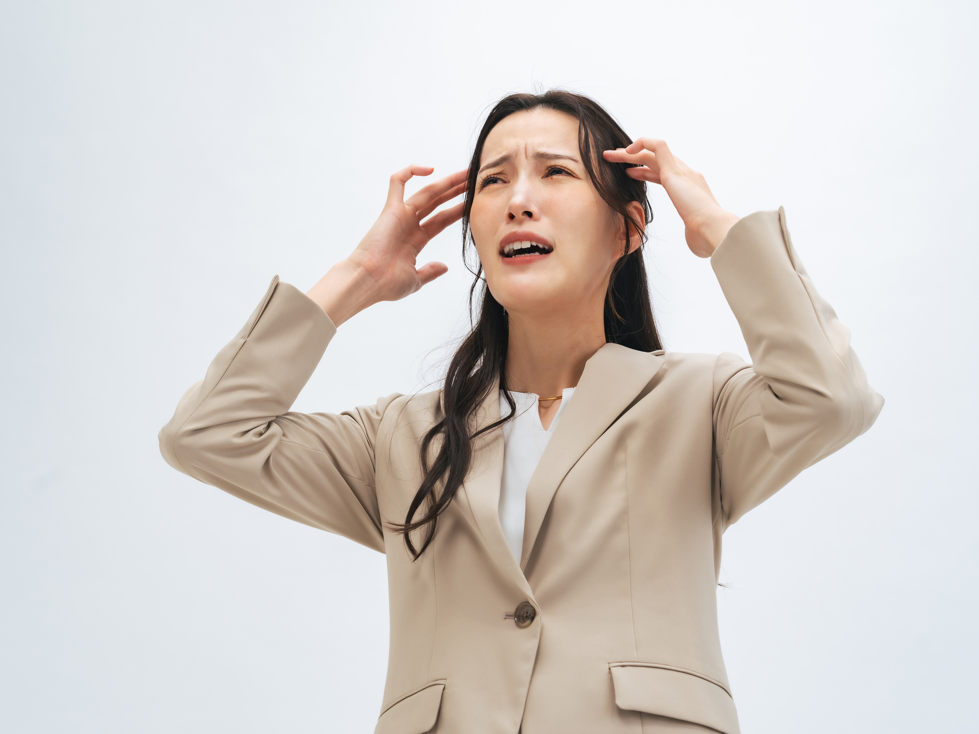 雇用保険の加入期間がリセットされ嘆く女性