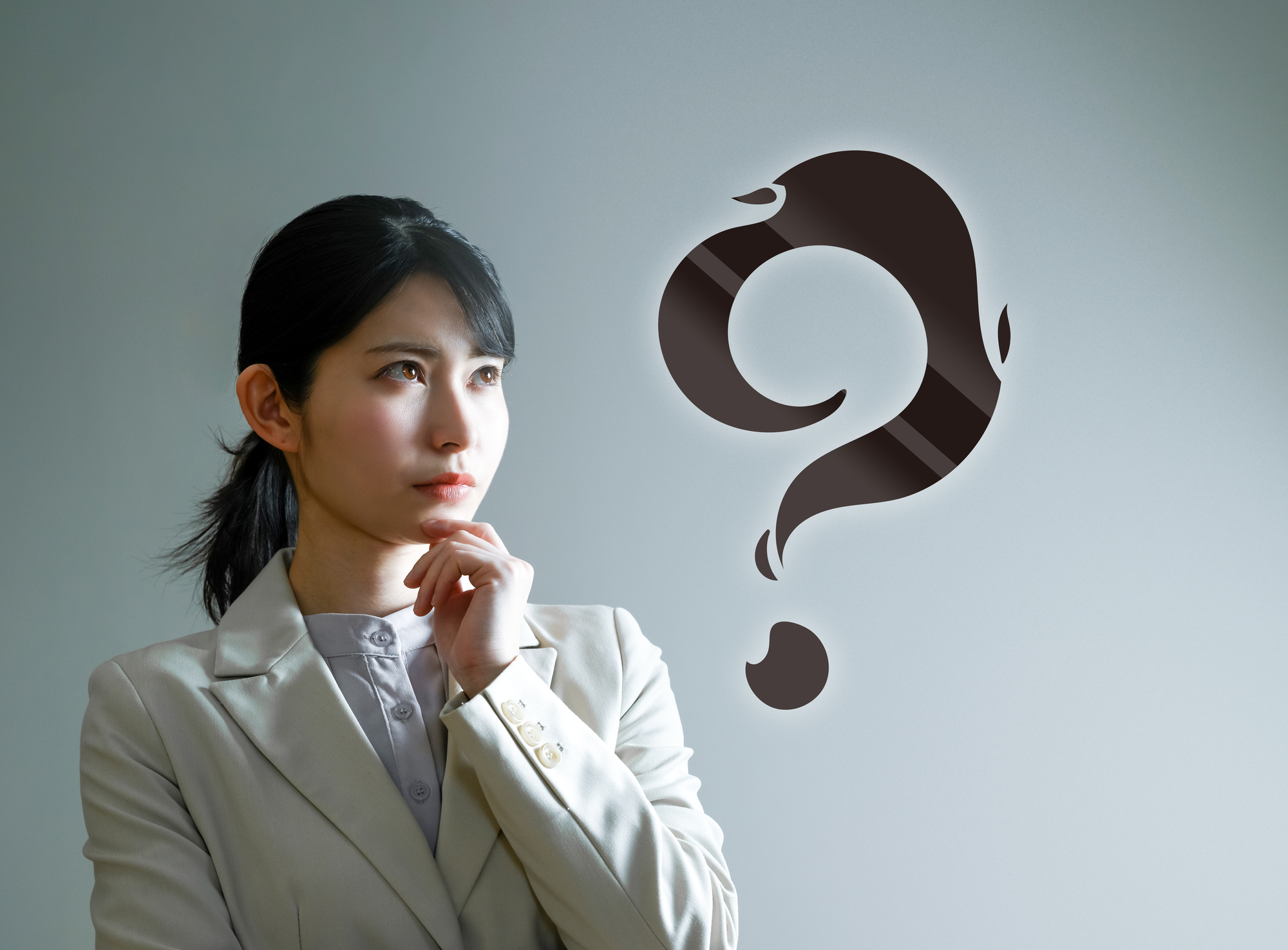 傷病手当金をもらって退職しても失業保険をもらうことはできる？考える女性