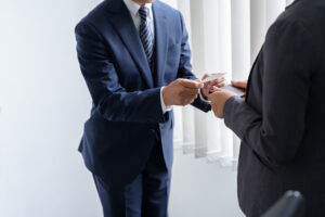 退職を取引先のお客様に伝えるタイミングはいつ？失礼のない伝え方について！