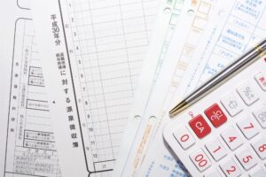 源泉徴収票の用途と税務処理における重要性
