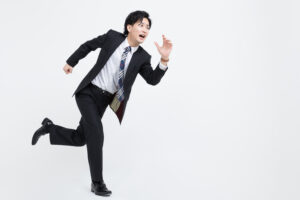 入社日とかぶると違法？退職日を転職先に伝えるタイミングと調整方法のポイント