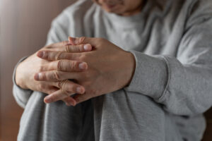 適応障害で傷病手当金はもらえる？受給するメリット・デメリットと申請方法