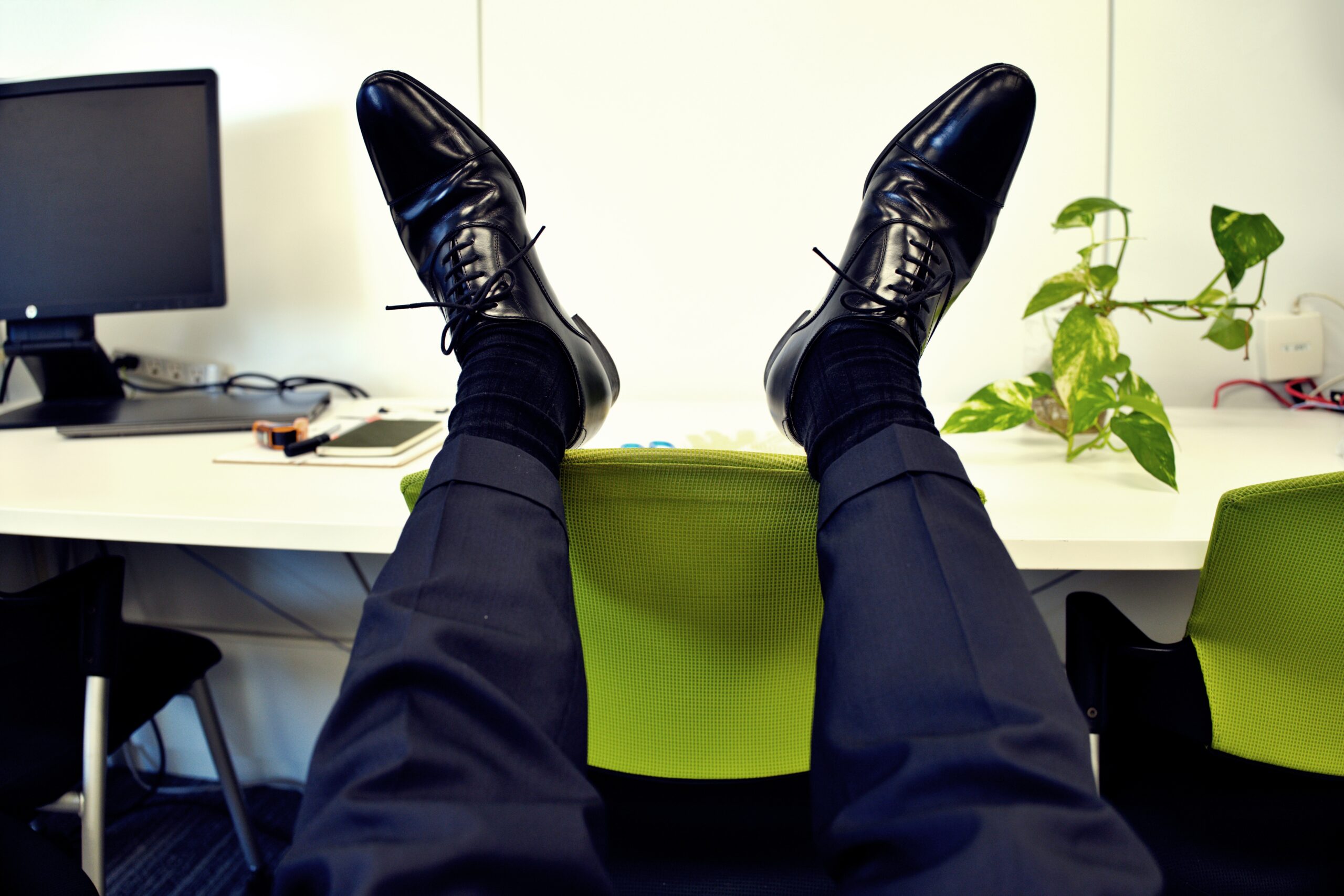 休職のまま退職する時の伝え方｜電話・メール例文と手続きの全手順